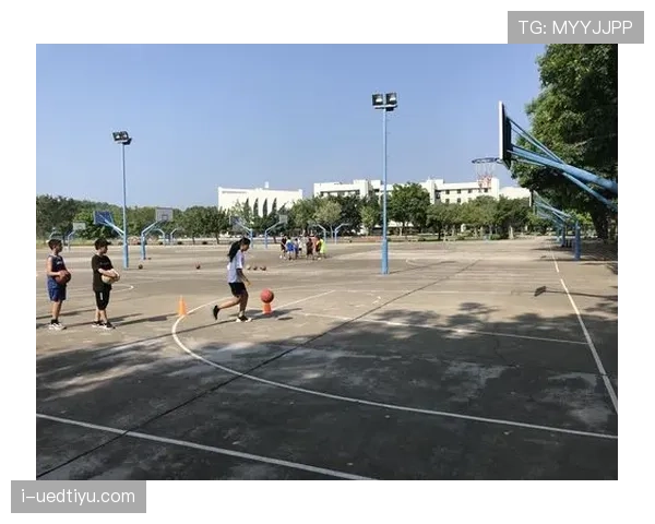 篮球背身单打规则详解：如何合法运球与避免进攻犯规